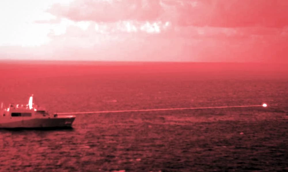 Το Πολεμικό Ναυτικό των ΗΠΑ αναπτύσσει όπλα λέιζερ στη Μέση Ανατολή για την αντιμετώπιση των Ιρανικών drones (βίντεο)